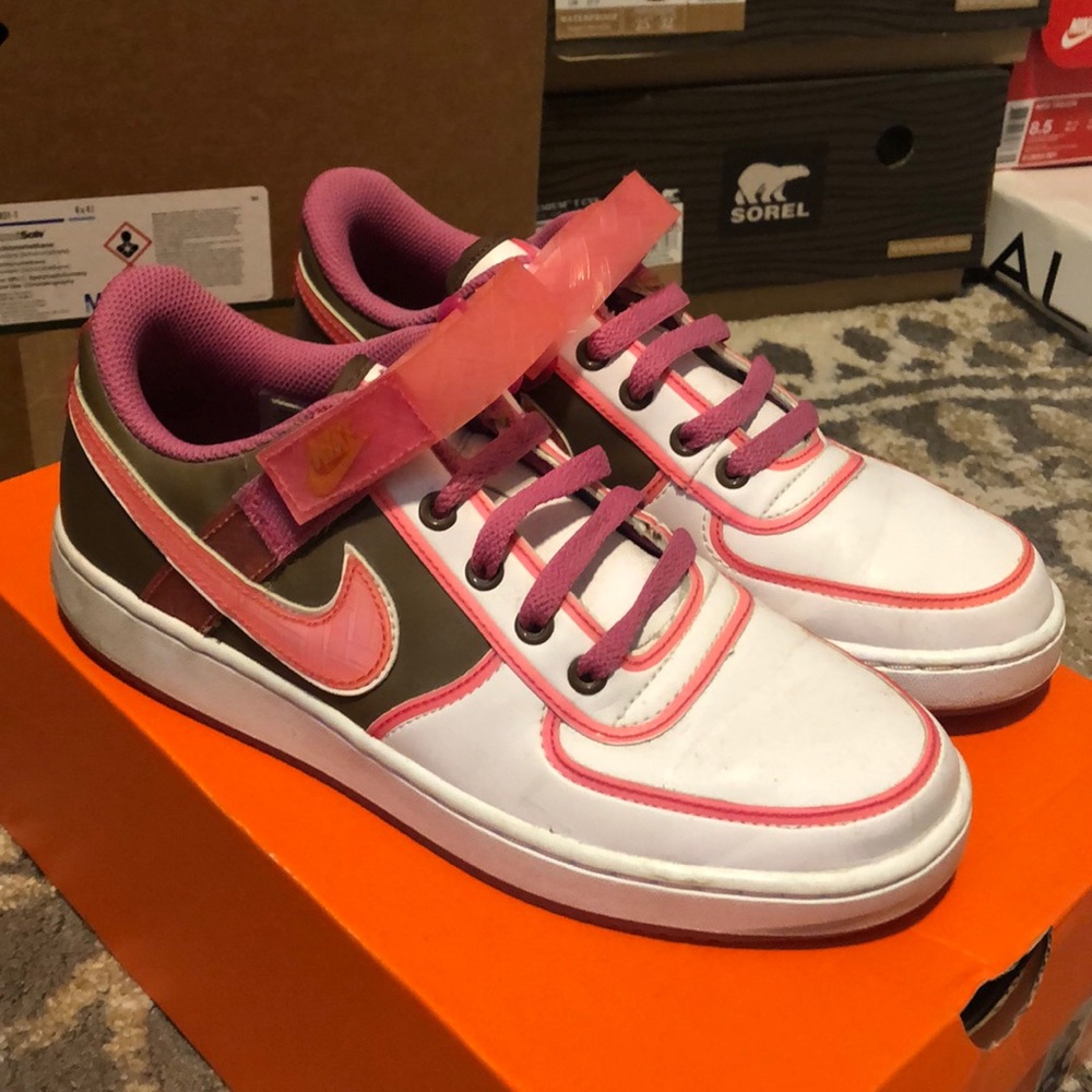 Women’s Nike. Size 9. Gently used.